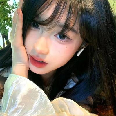 想踢沉迷男的女人